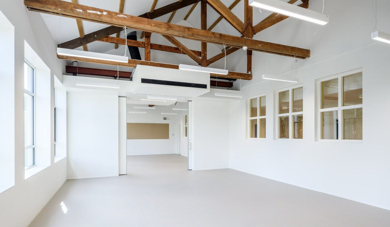 Renovatie OBS De Fakkel Utrecht: open leerplek met schuifwand, klimaatunit en veel daglicht