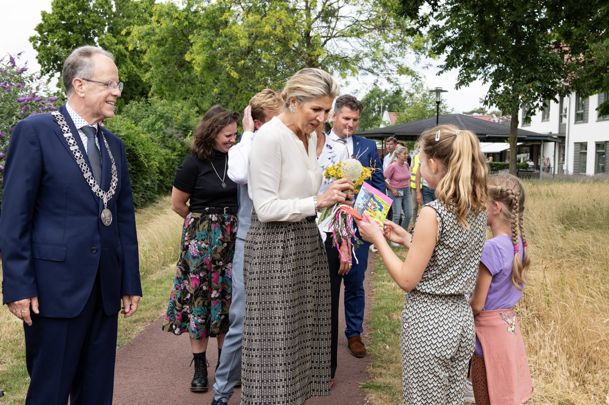 Maxima brengt bezoek aan Kloostervelden