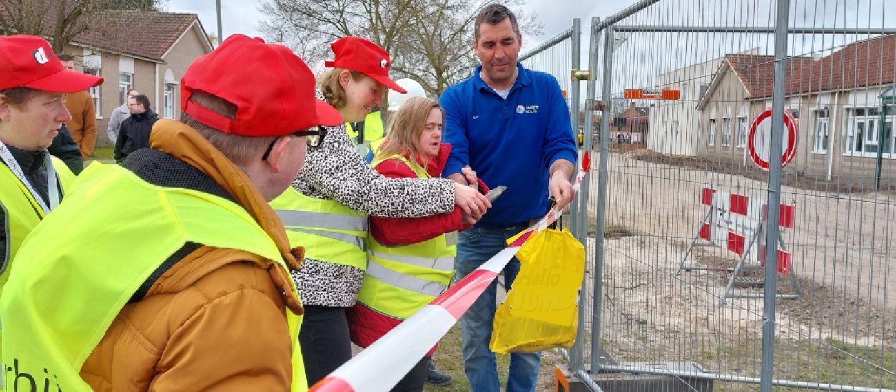 Opening podium bewerkt