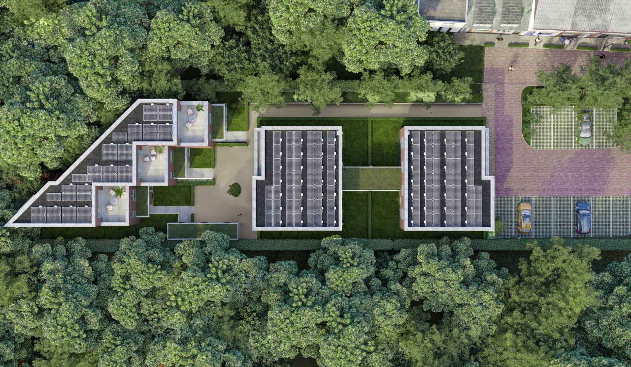 Vogelvlucht nieuwbouw Kovelaar Utrecht: daken vol. zonnepanelen, groene hof, paden en parkeervakken.