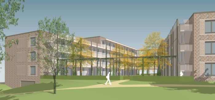 Gasthuishof Meerssen – impressie van groene binnentuin met pergola en bomen tussen bakstenen woongebouwen met galerijen