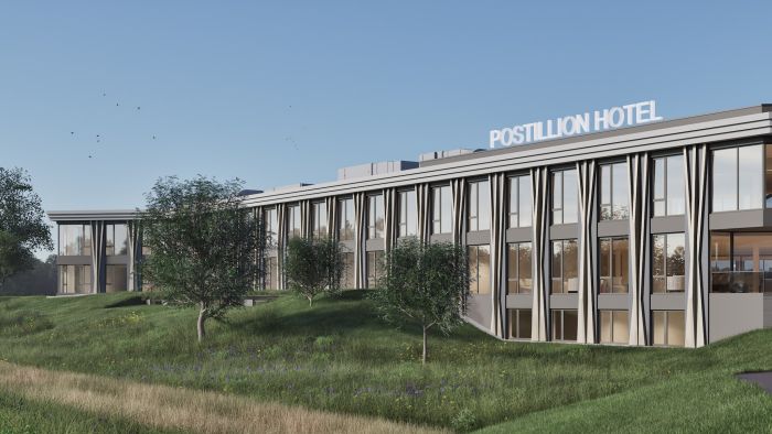 Impressie Postillion Hotel Breda-Biesbosch – landzijde met groot gevellogo en doorlopende raampartijen.
