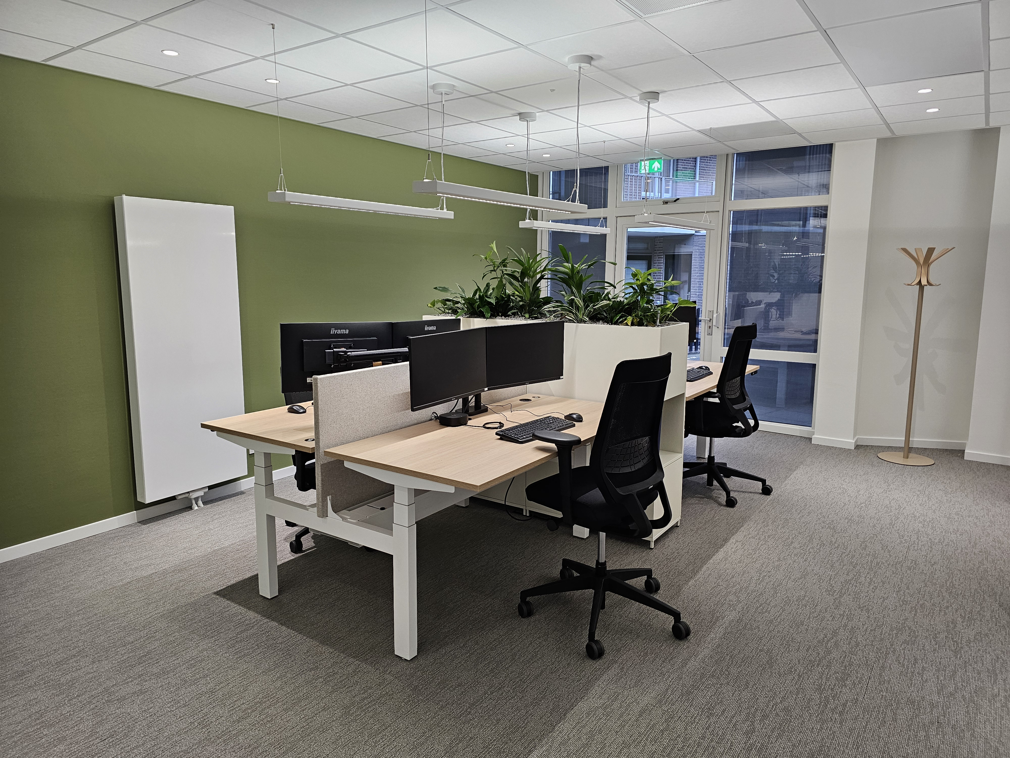 Kantoorruimte met 4 bureaus