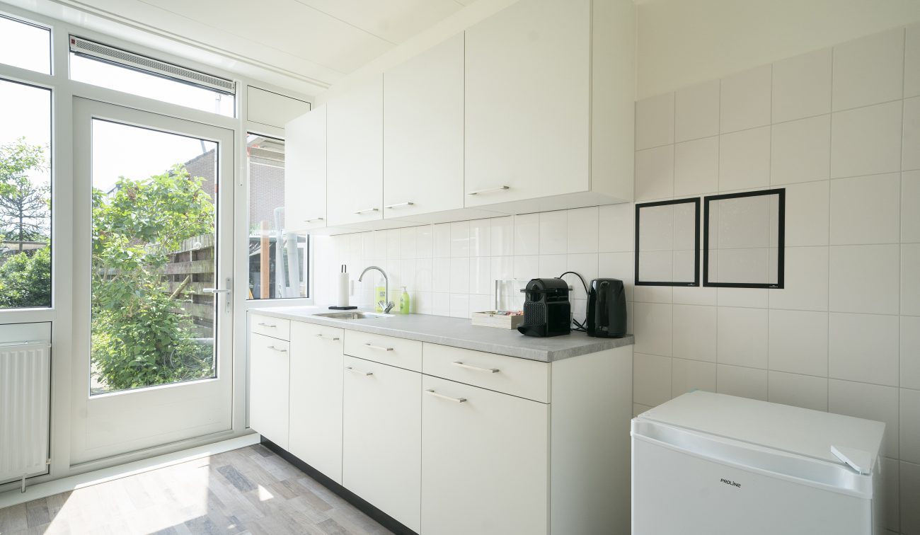 Vernieuwde keuken in een woning aan de Herculesstraat in Rosmalen, gerealiseerd tijdens het groot onderhoudsproject.