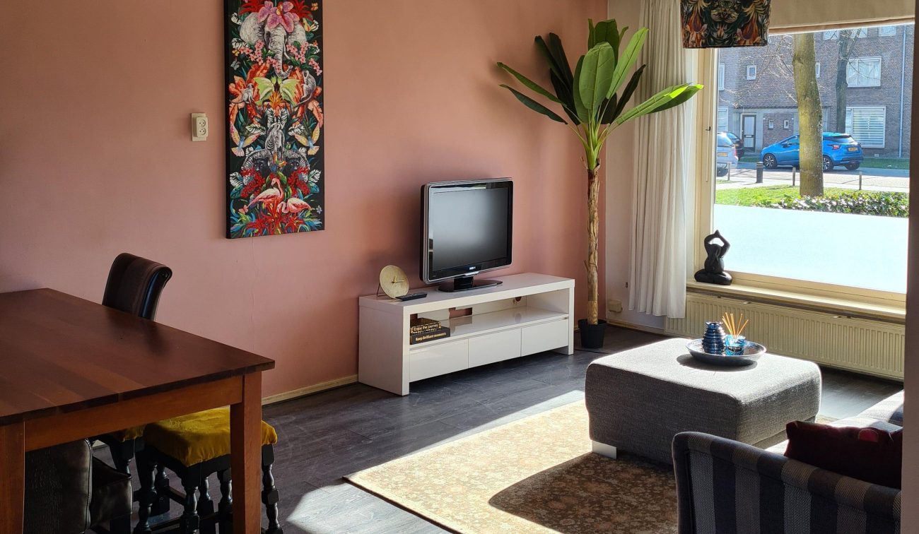 Vernieuwde woonkamer in een woning aan de Rootstraat in Oss, gerealiseerd tijdens het groot onderhoudsproject.