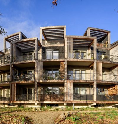 Nieuwbouw ROOT Eindhoven – duurzame ronde appartementen met houten gevels, diepe terrassen en moderne architectuur.
