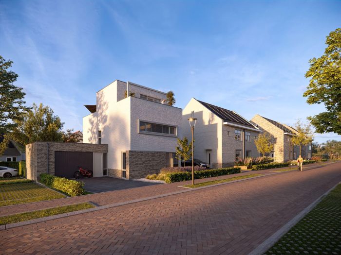 Moderne nieuwbouwwoningen – witte villa met plat dak en aangebouwde garage naast rij lichte bakstenen woningen met zadeldaken aan rustige straat